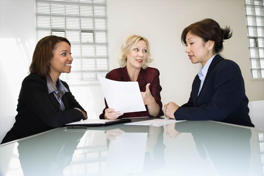 3-businesswomen-around-table